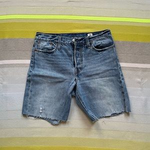 Cut off Levi’s shorts